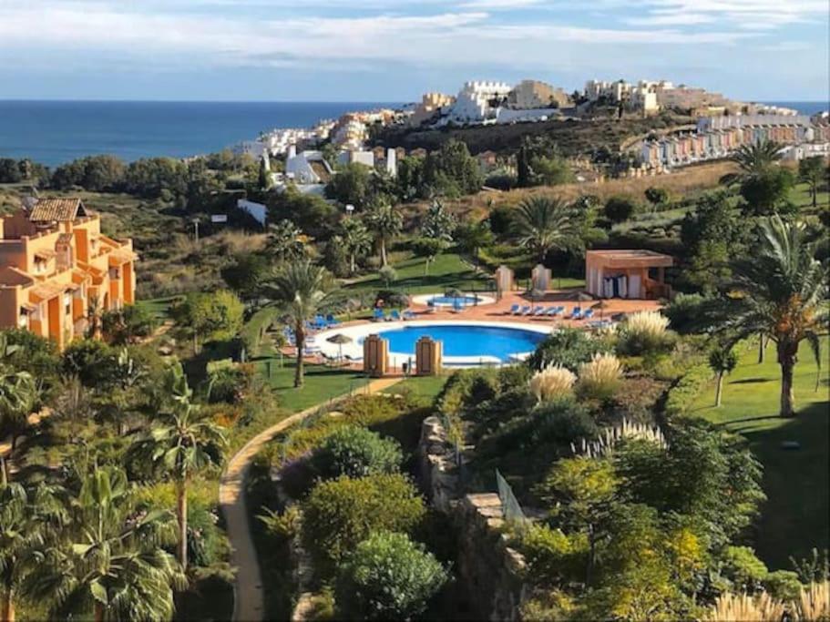 Penthouse Paradiso: 2Br Oasis In Casares Del Sol 外观 照片