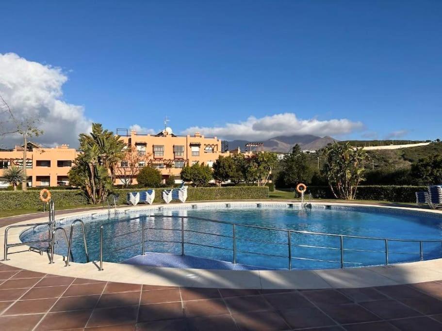 Penthouse Paradiso: 2Br Oasis In Casares Del Sol 外观 照片